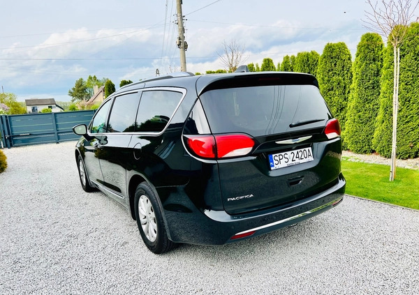 Chrysler Pacifica cena 86900 przebieg: 232231, rok produkcji 2018 z Czarne małe 781